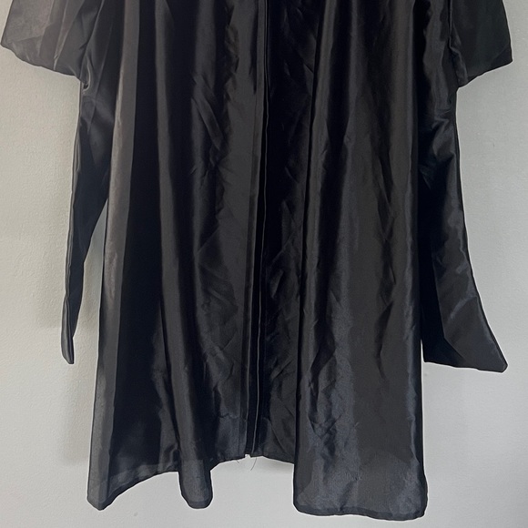 SOLD Masters graduation gown - Picture 3 of 4